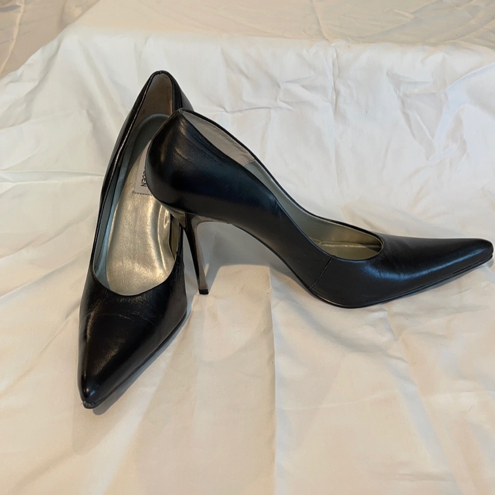 Steve Madden Tarrah black with silver heel
